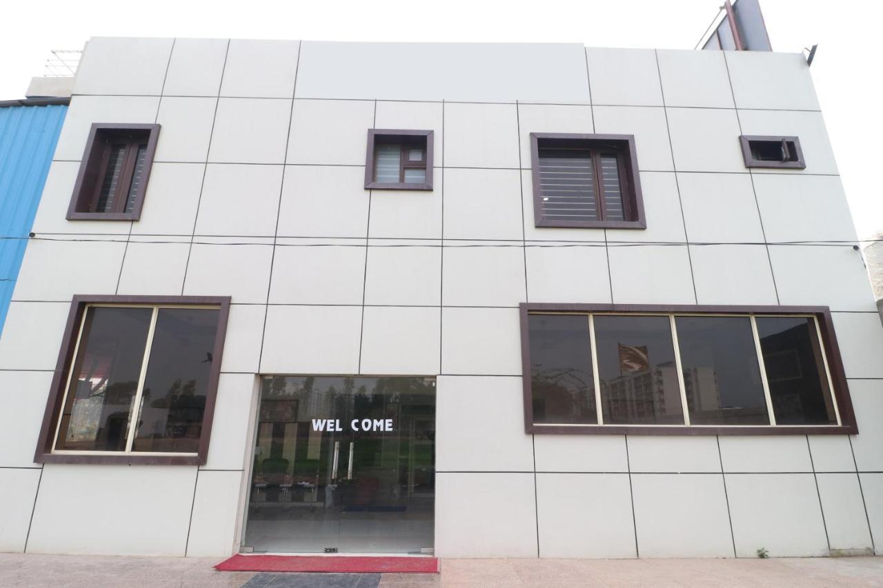 Hotel Oyo 28338 New Life Banur Exterior foto