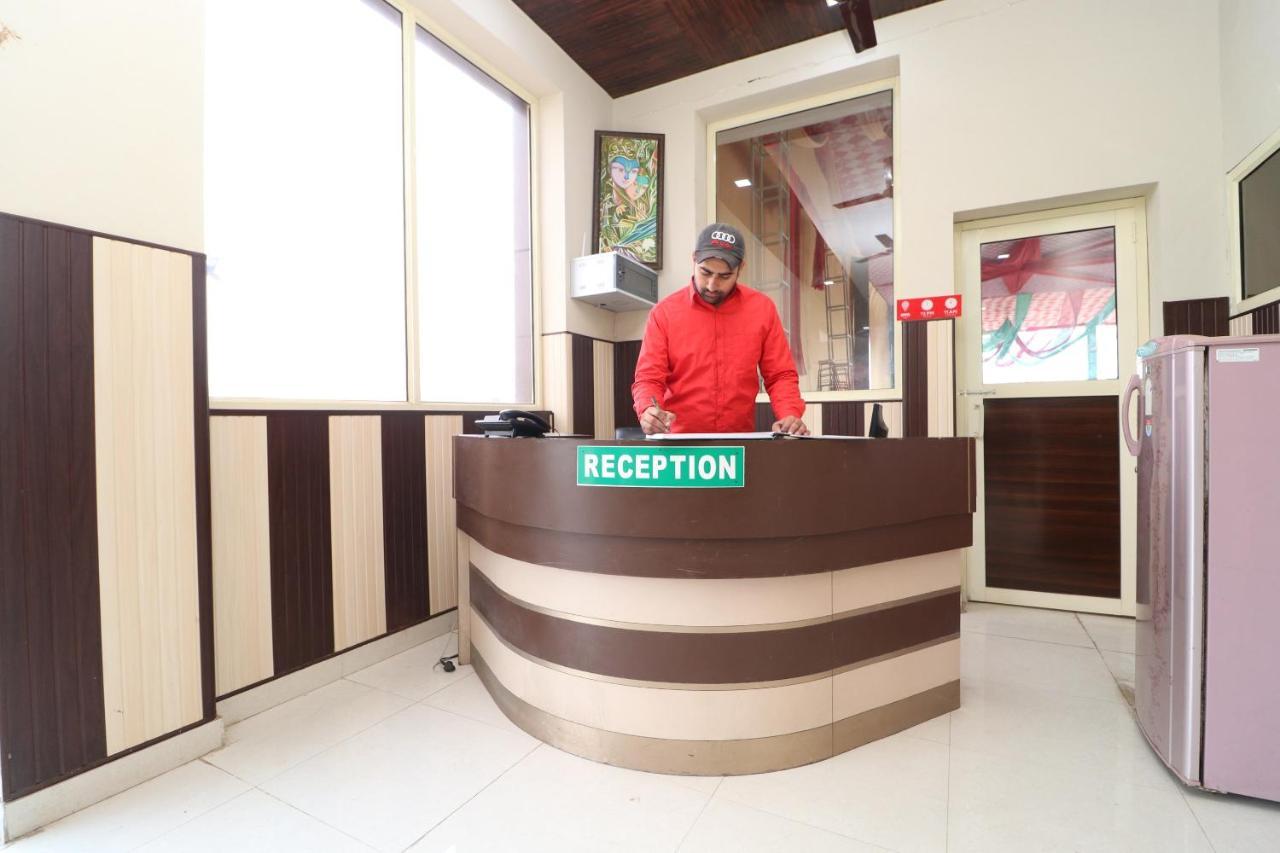 Hotel Oyo 28338 New Life Banur Exterior foto
